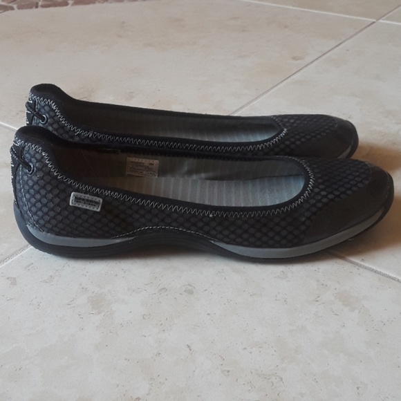 Shoes - Picture 2 of 4